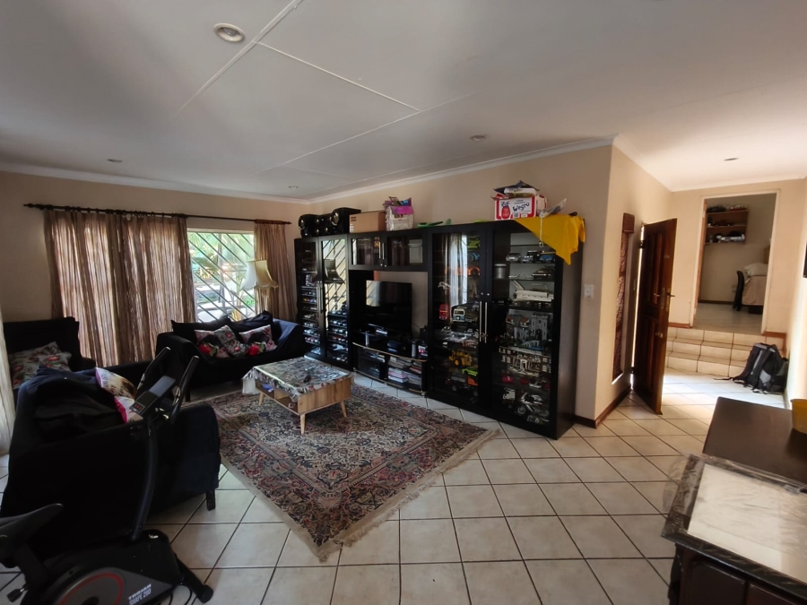 To Let 4 Bedroom Property for Rent in Cashan North West